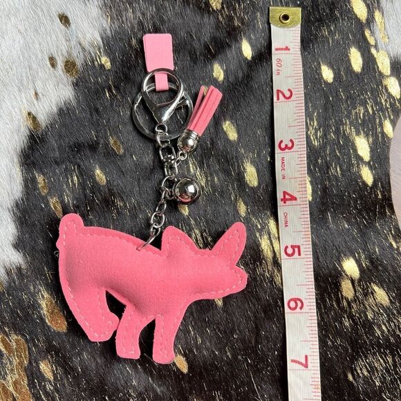 Blinged Pig Keychain. - Picture 2 of 2
